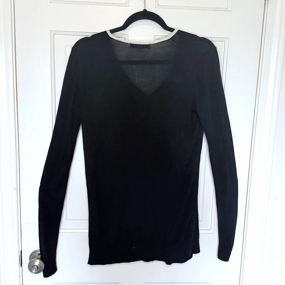 Ines de la Fressange x Uniqlo - Black V-Neck Sweater with White Trim - Picture 4 of 4